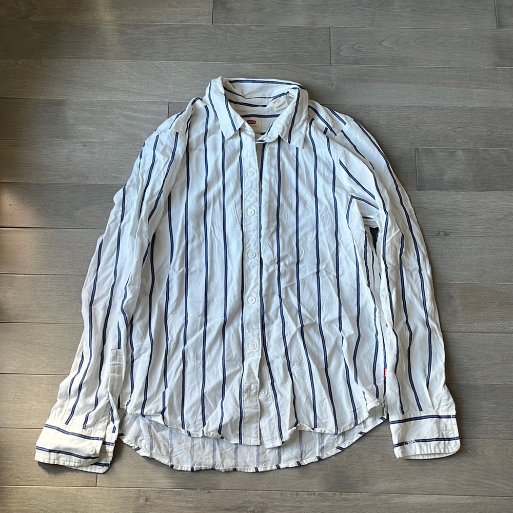 Levi’s women’s button up